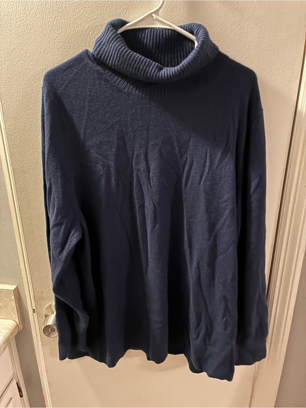 Women’s Lands’ End Navy Blue Turtleneck Sweater. 100% Cashmere. 2XL.
